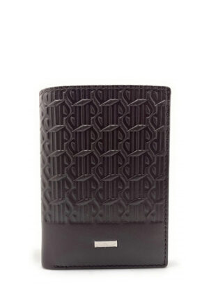 Billetera de piel para hombre Pielnoble PB660. Packaging incluido Caja Metálica color Plata Pielnoble. Medidas: 10.5 cm de alto x 8 cm de ancho. Materiales: Piel de vacuno. Rejillas de poliéster transparente. Características: Cierre en forma de tríptico. Solapa de cierre para el monedero. Marca de la casa grabada en silicona. Contenido: Dos departamentos para billetes, de 16.5 cm de ancho x 11 cm de alto. Nueve departamentos para tarjetas de crédito. Un departamento con rejilla transparente para tarjeta o documento de identidad. Cuatro departamentos para papeles. Un departamento con rejilla transparente para guardar documentos o fotos, de 11 cm de alto x 7 cm de ancho. Protección RFID